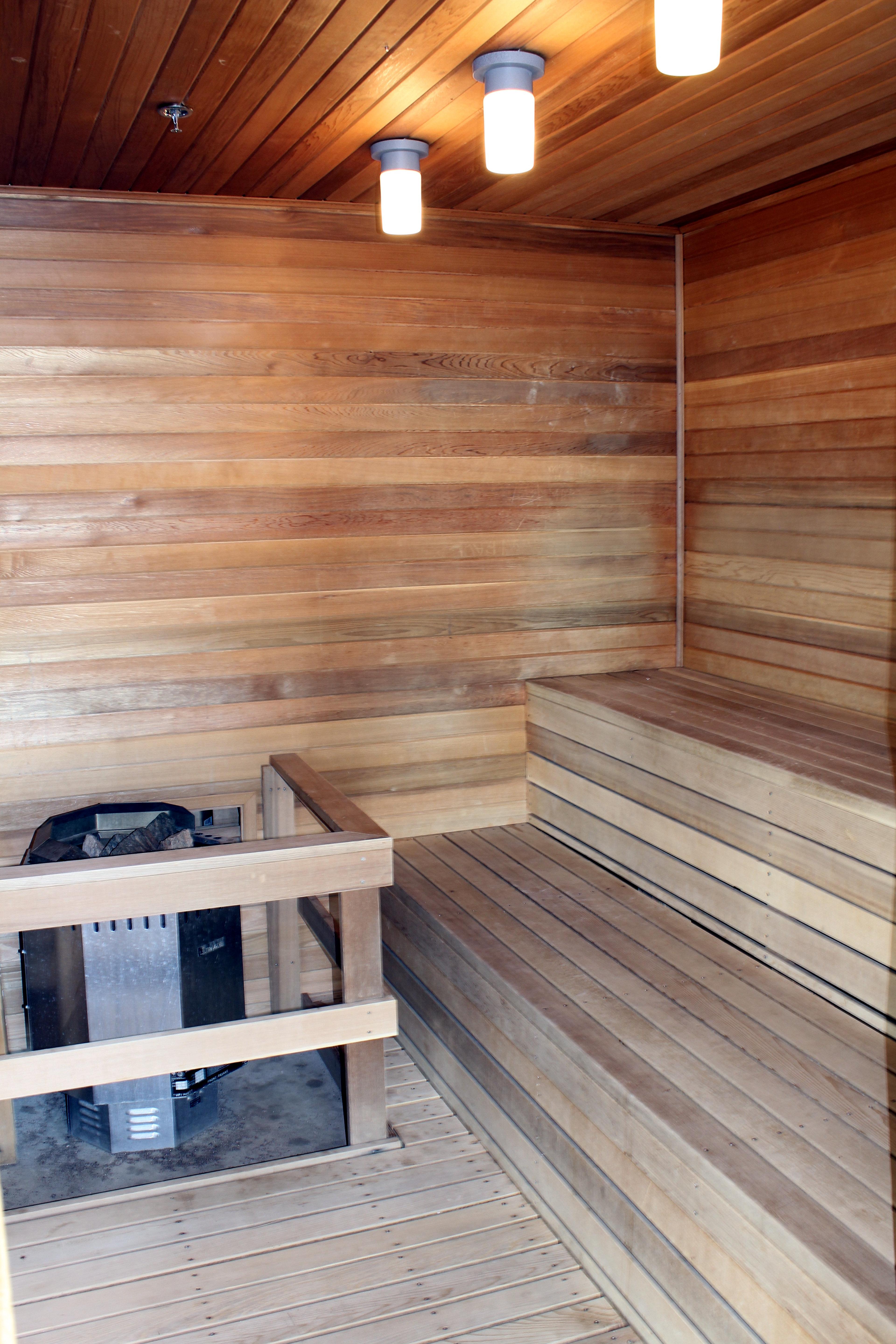 Chateau Inn & Suites Bonnyville Bagian luar foto
