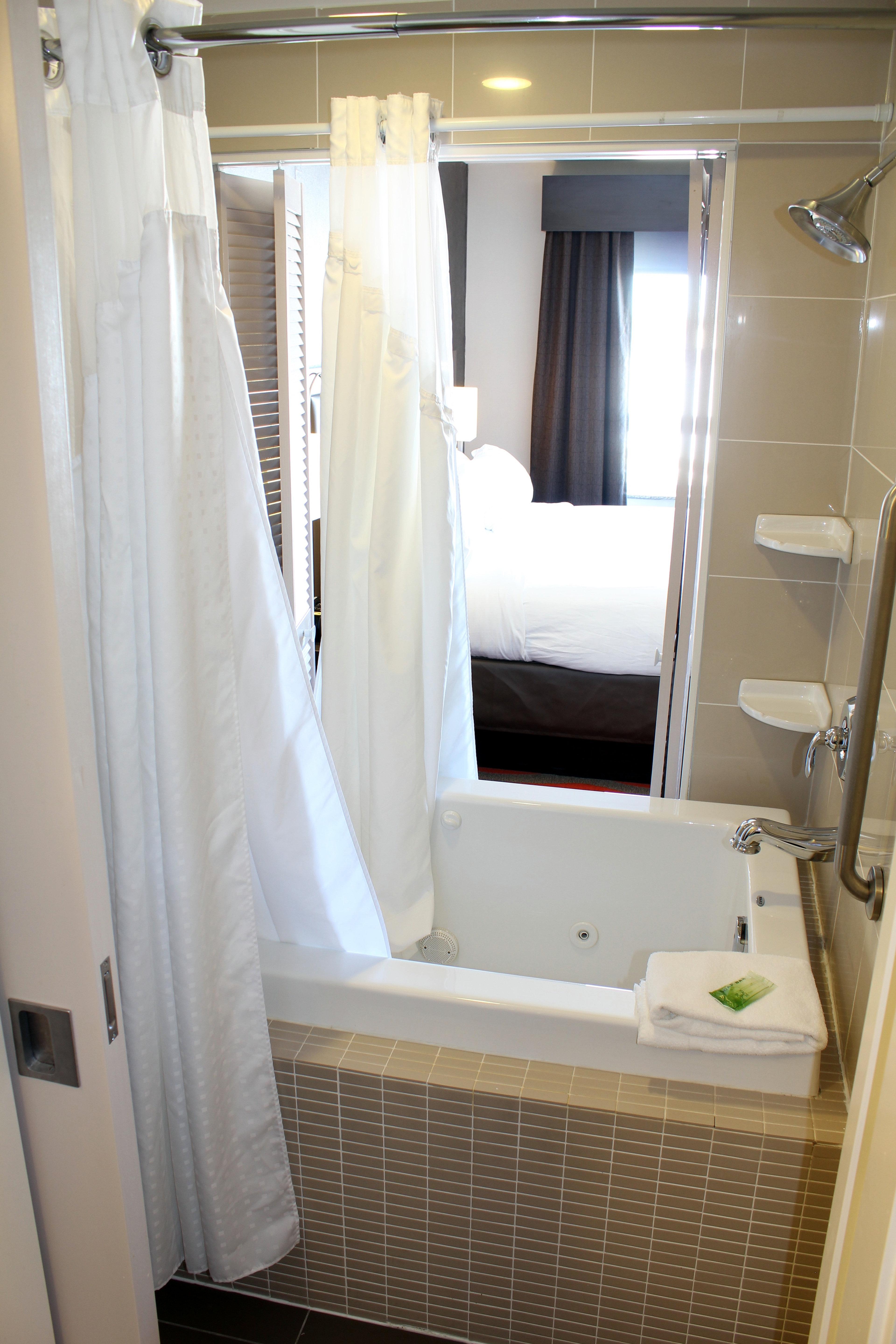Chateau Inn & Suites Bonnyville Bagian luar foto