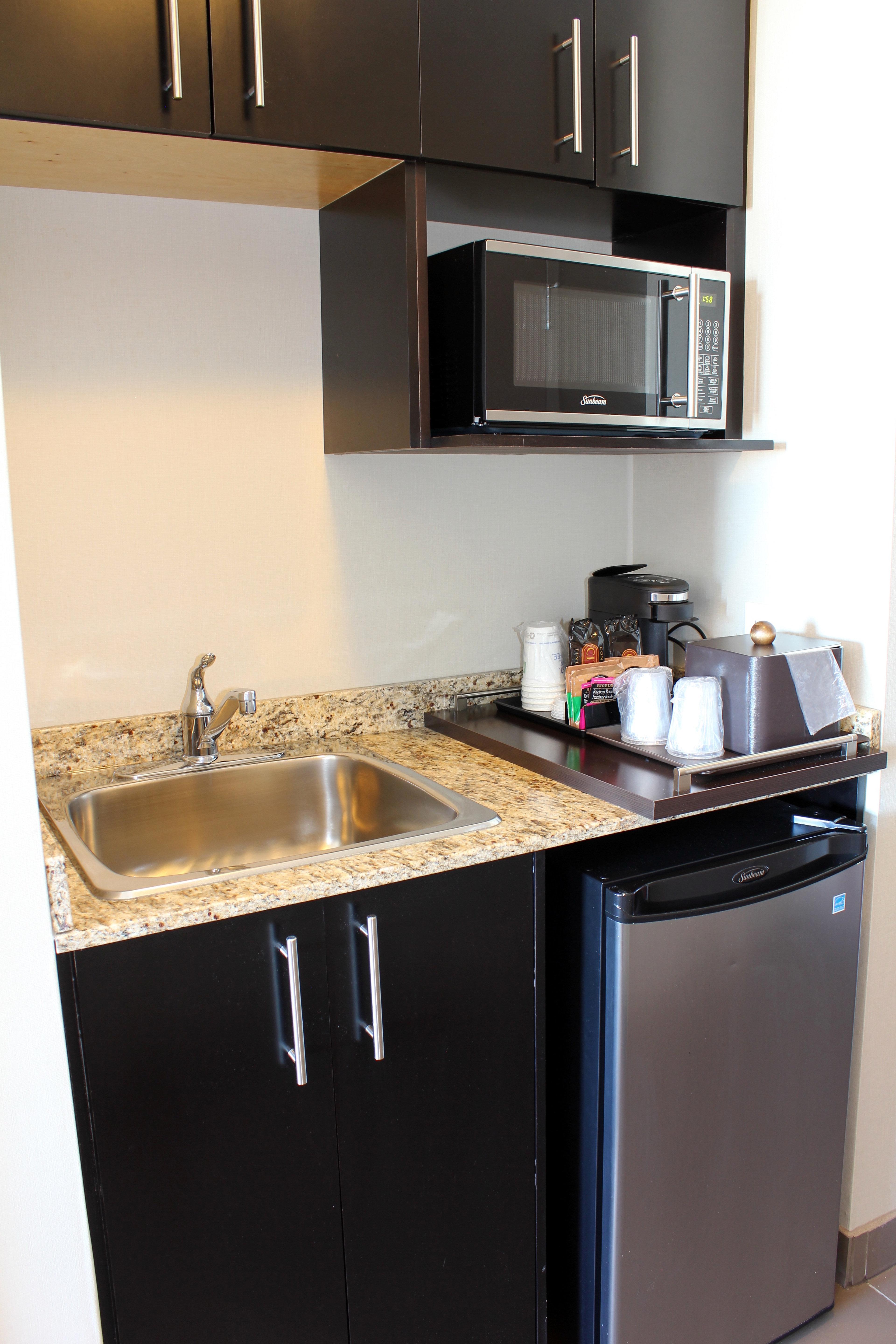 Chateau Inn & Suites Bonnyville Bagian luar foto