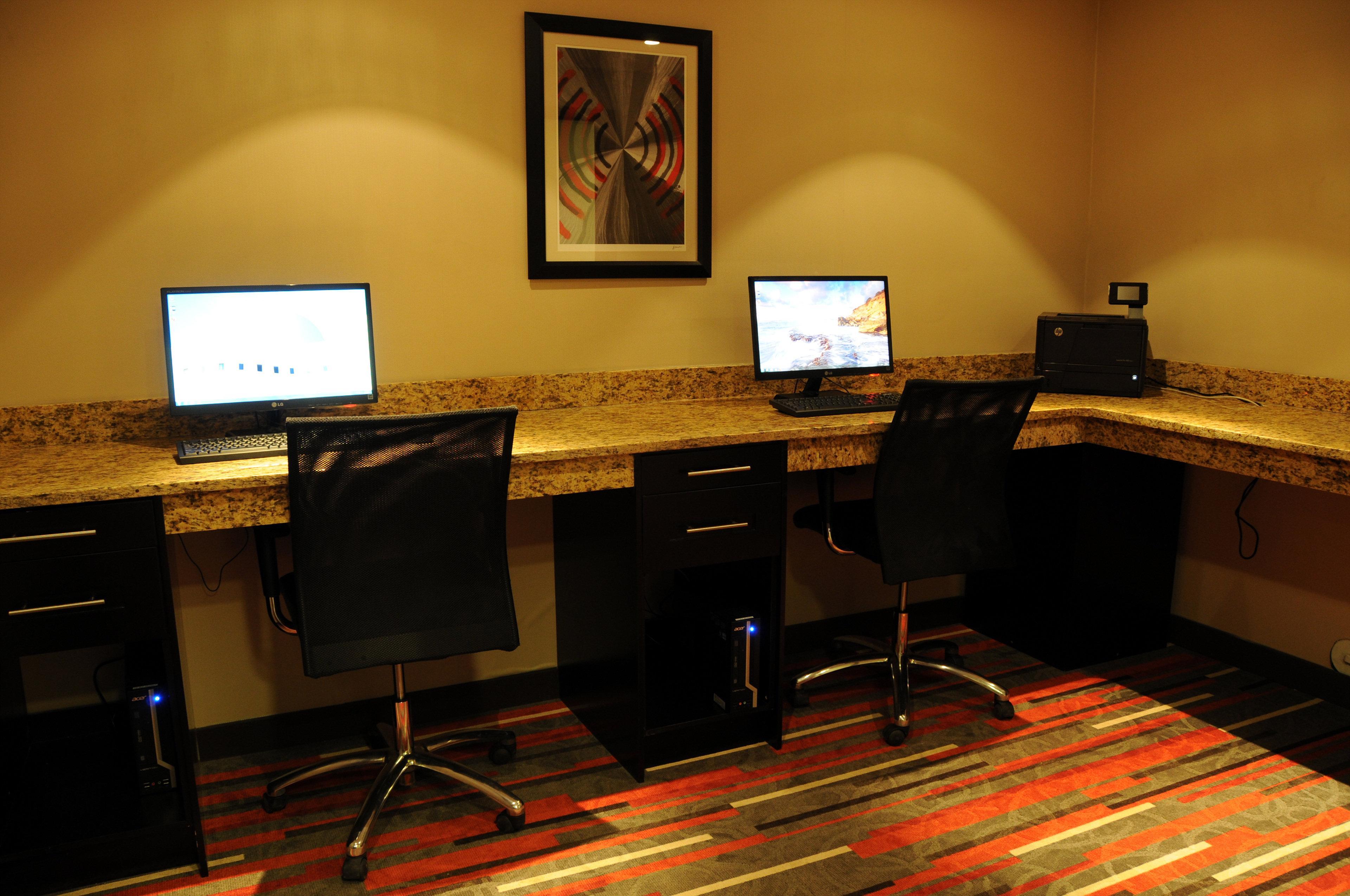 Chateau Inn & Suites Bonnyville Bagian luar foto