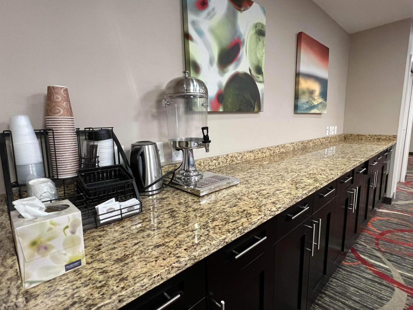 Chateau Inn & Suites Bonnyville Bagian luar foto