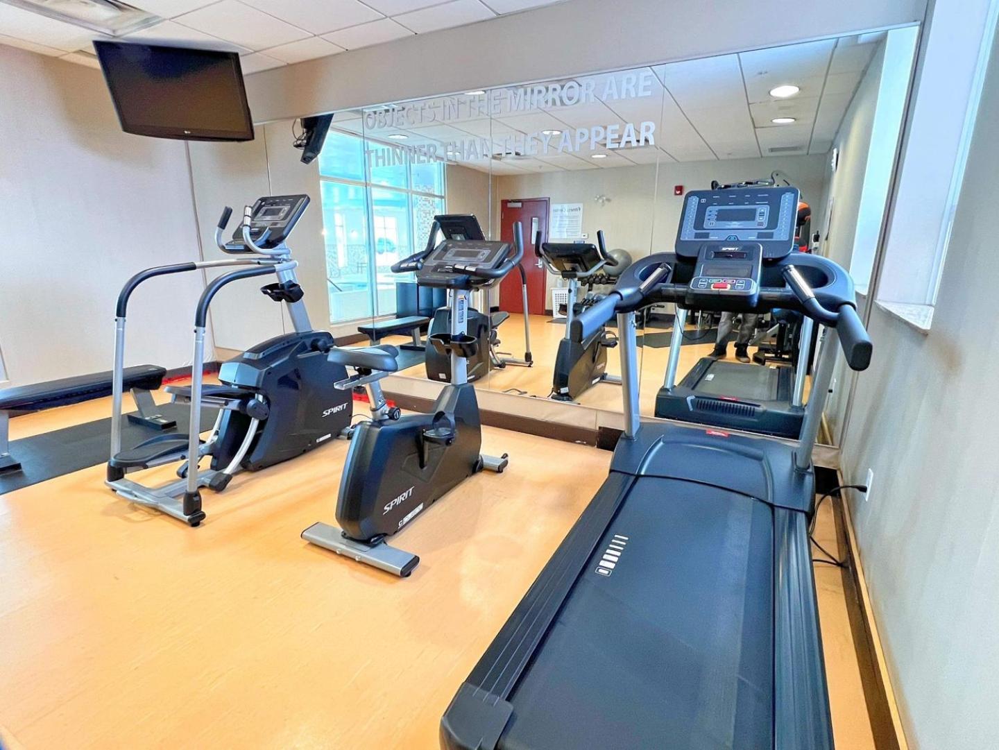Chateau Inn & Suites Bonnyville Bagian luar foto