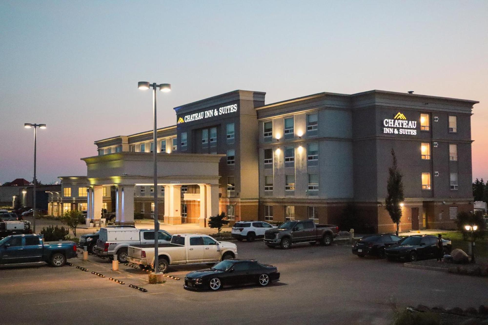 Chateau Inn & Suites Bonnyville Bagian luar foto