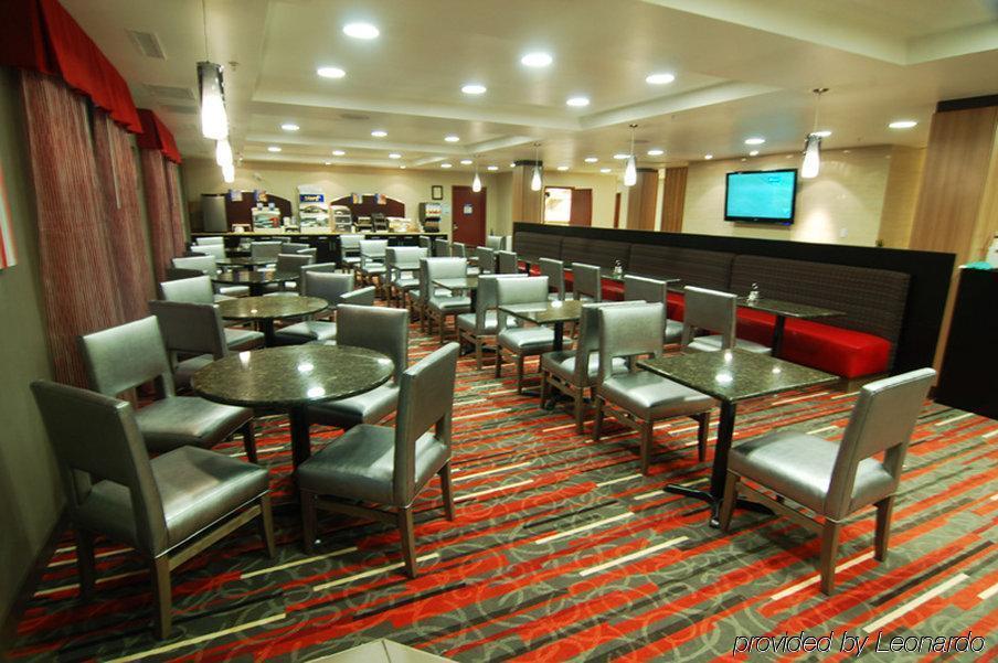 Chateau Inn & Suites Bonnyville Bagian luar foto