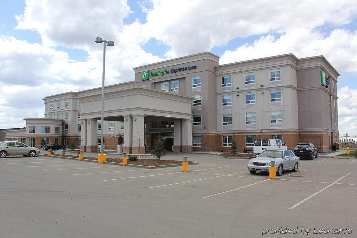 Chateau Inn & Suites Bonnyville Bagian luar foto