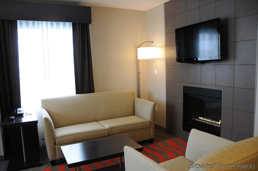 Chateau Inn & Suites Bonnyville Bagian luar foto
