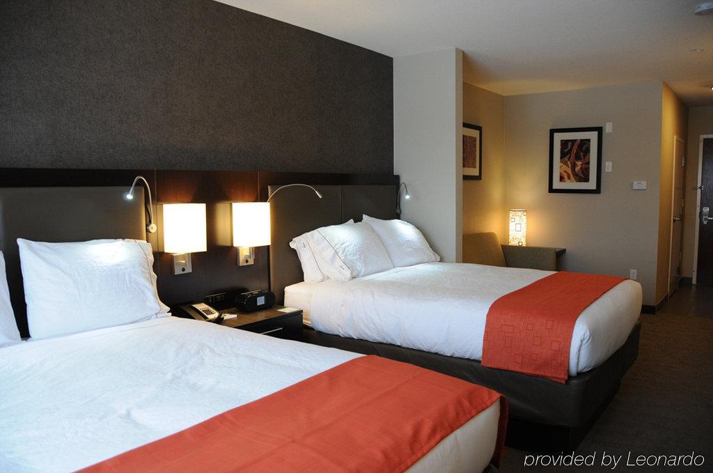 Chateau Inn & Suites Bonnyville Bagian luar foto