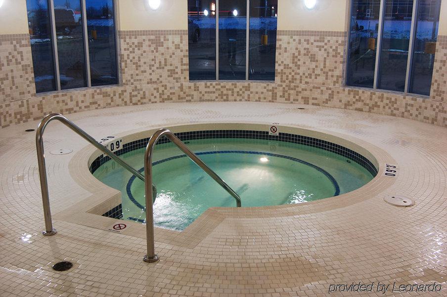 Chateau Inn & Suites Bonnyville Bagian luar foto