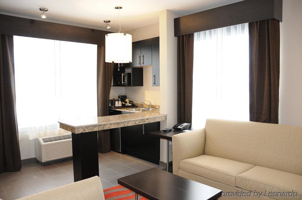 Chateau Inn & Suites Bonnyville Bagian luar foto
