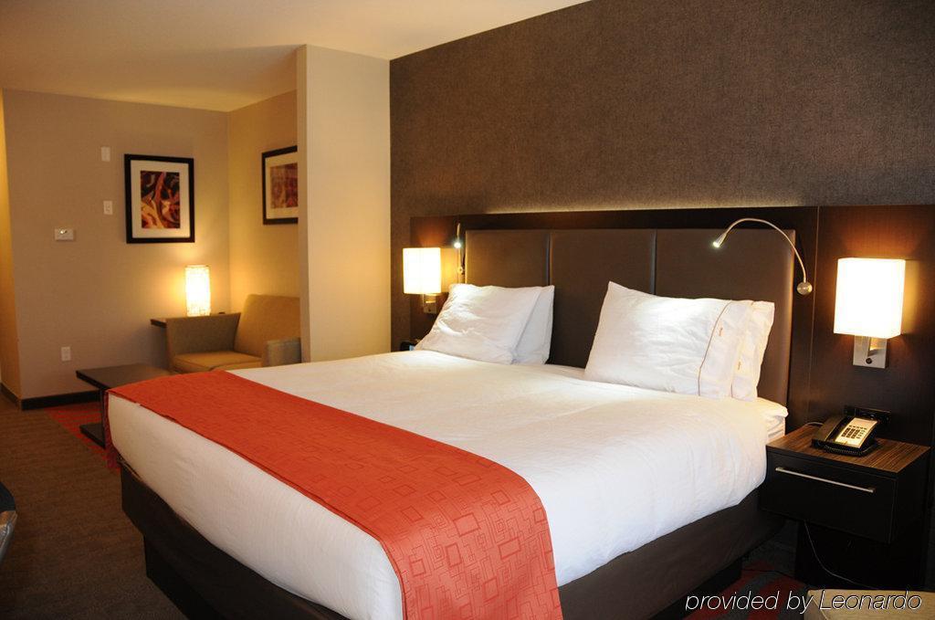 Chateau Inn & Suites Bonnyville Bagian luar foto