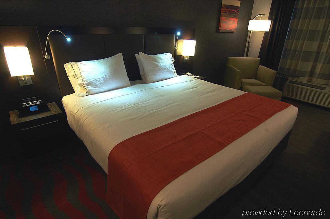 Chateau Inn & Suites Bonnyville Bagian luar foto