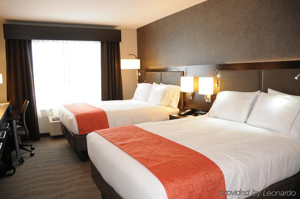 Chateau Inn & Suites Bonnyville Bagian luar foto