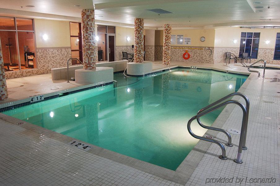 Chateau Inn & Suites Bonnyville Bagian luar foto