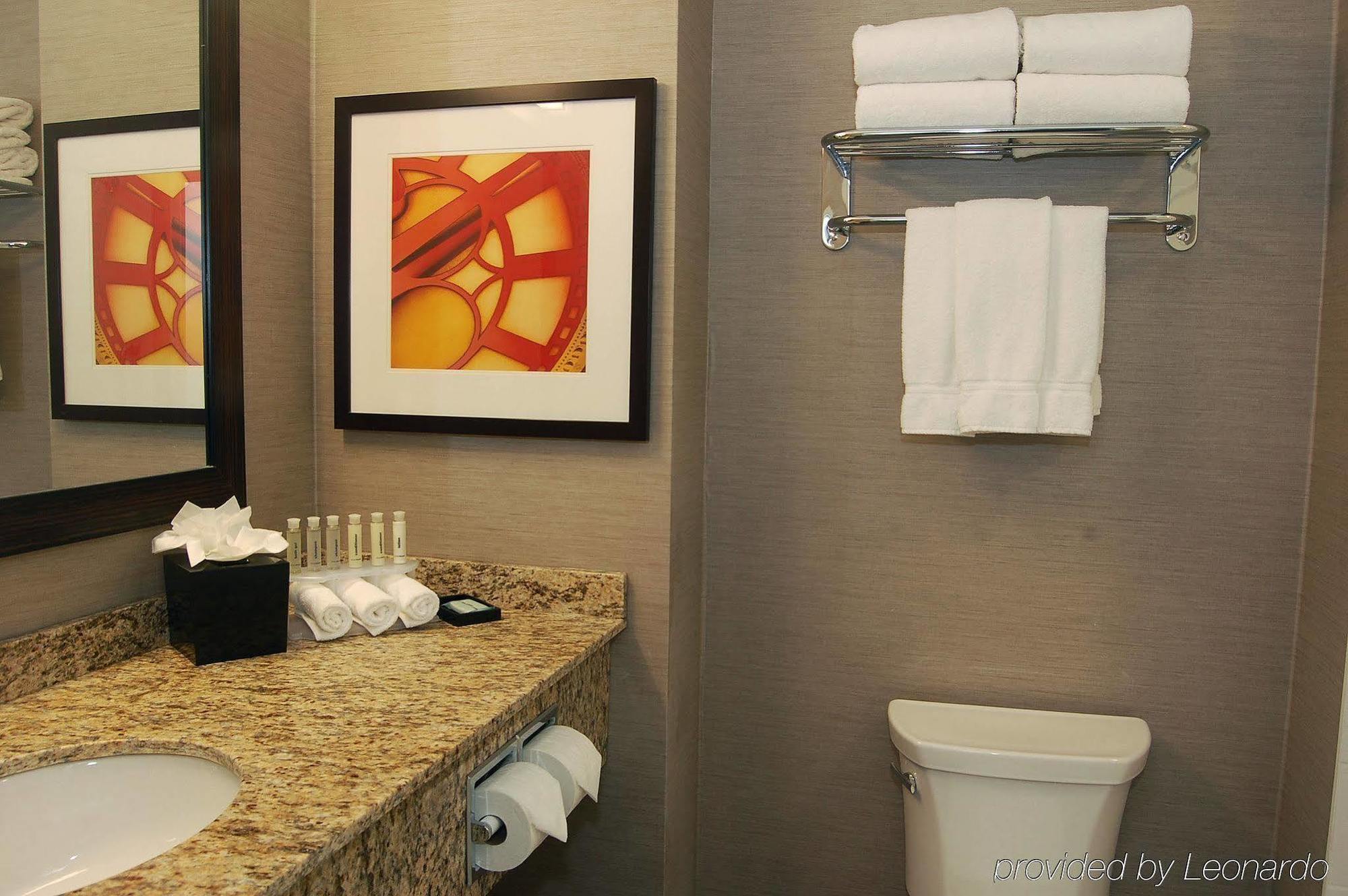 Chateau Inn & Suites Bonnyville Bagian luar foto